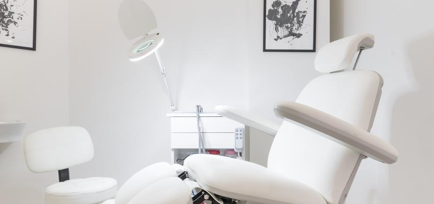 Oficina Estilo moderno Color beige, plateado  diseñado por ViviendaSana | Reformista, constructor | Copyright ViviendaSana