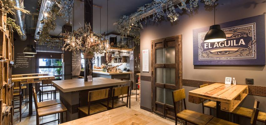 Restaurante Estilo vintage Color marron, azul oscuro  diseñado por ViviendaSana | Reformista, constructor | Copyright ViviendaSana