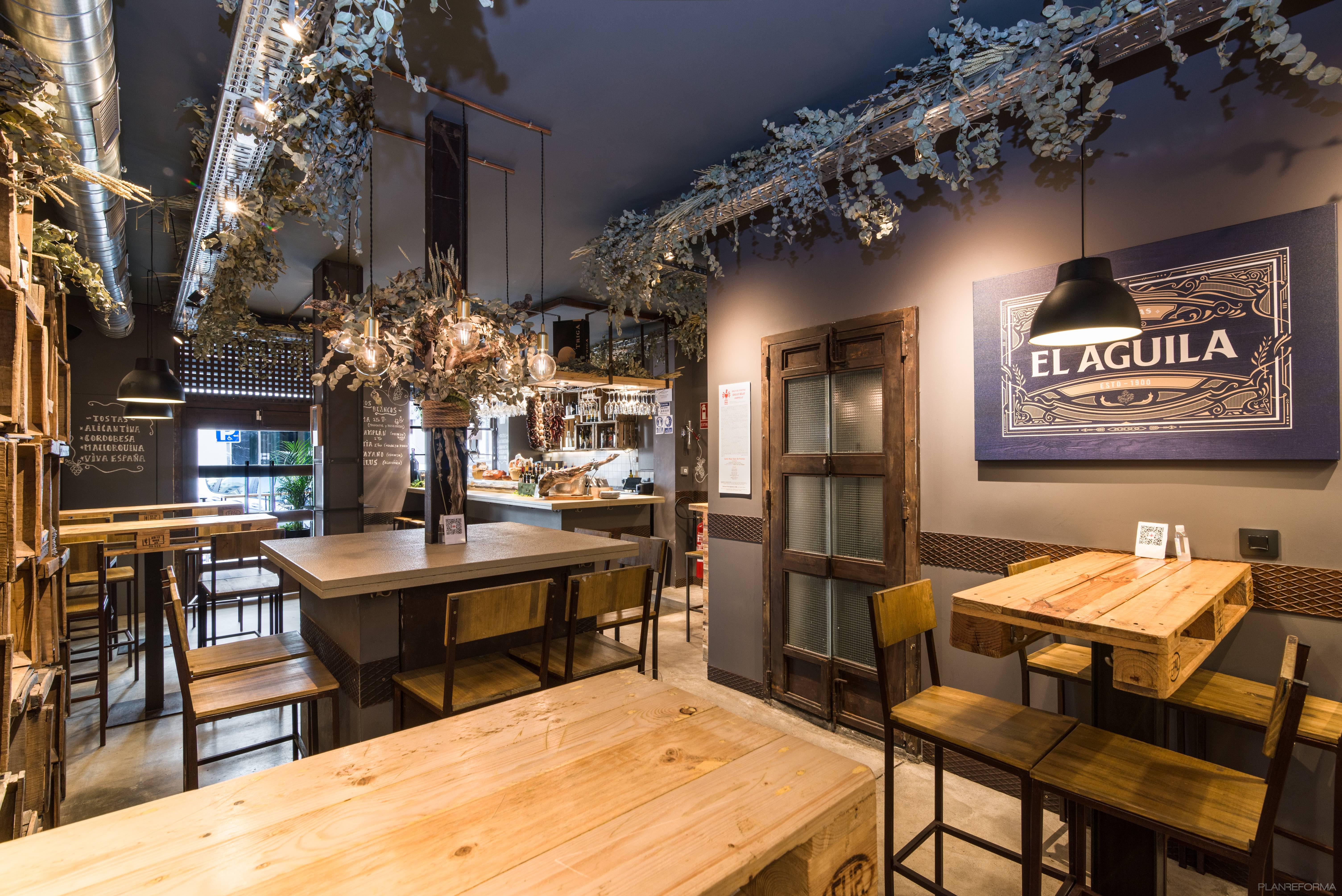 Restaurante Estilo vintage Color marron, azul oscuro  diseñado por ViviendaSana | Reformista, constructor | Copyright ViviendaSana