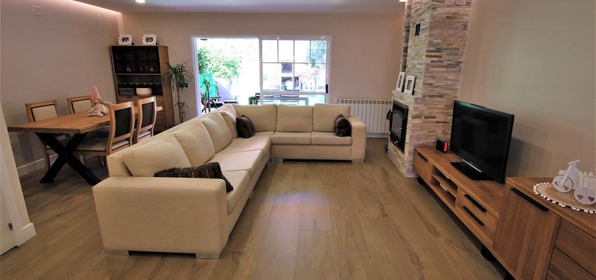 Salon Estilo moderno Color marron, blanco  diseñado por ViviendaSana | Reformista, constructor | Copyright ViviendaSana