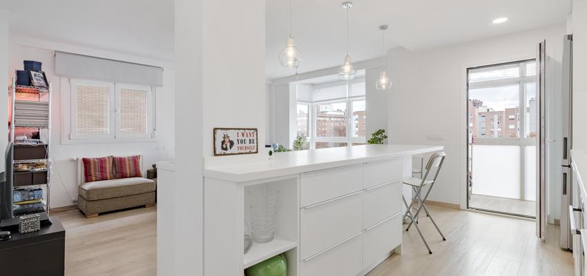 Dormitorio, Cocina Estilo moderno Color beige, blanco  diseñado por ViviendaSana | Reformista, constructor | Copyright ViviendaSana