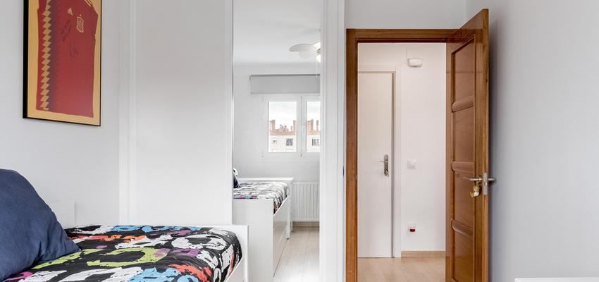 Dormitorio, Niños Estilo moderno Color beige, blanco  diseñado por ViviendaSana | Reformista, constructor | Copyright ViviendaSana