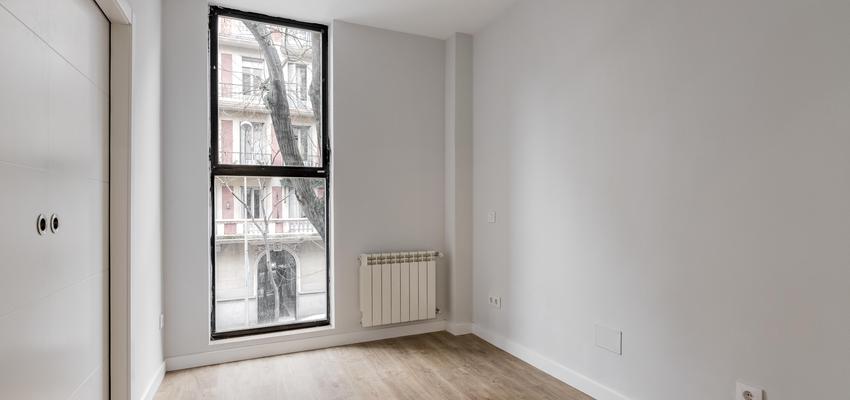 Dormitorio Estilo moderno Color marron, blanco, negro  diseñado por ViviendaSana | Reformista, constructor | Copyright ViviendaSana