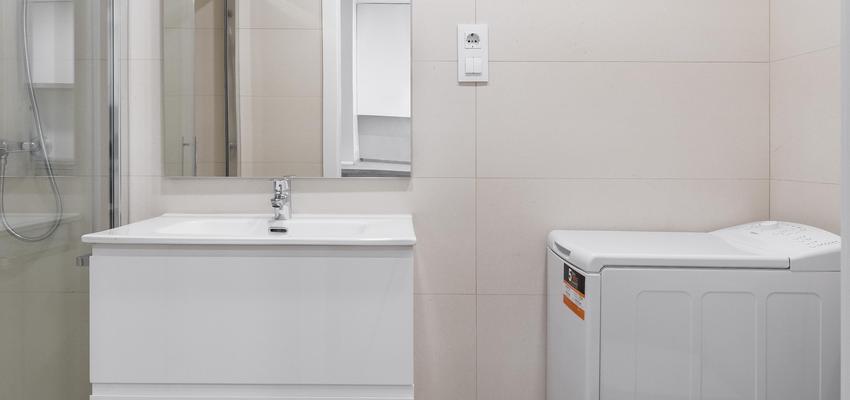 Baño Estilo moderno Color beige, blanco, gris  diseñado por ViviendaSana | Reformista, constructor | Copyright ViviendaSana