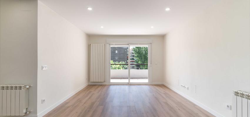 Salon Estilo moderno Color beige, blanco  diseñado por ViviendaSana | Reformista, constructor | Copyright ViviendaSana