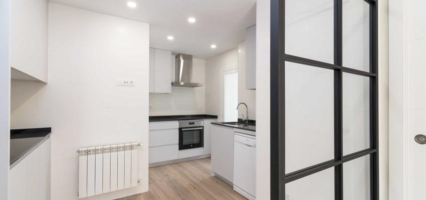 Cocina Estilo moderno Color marron, blanco, negro  diseñado por ViviendaSana | Reformista, constructor | Copyright ViviendaSana