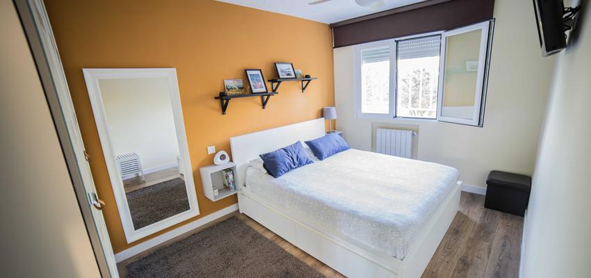 Dormitorio Estilo moderno Color ocre, marron, blanco  diseñado por ViviendaSana | Reformista, constructor | Copyright ViviendaSana