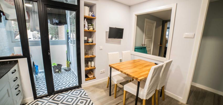 Cocina Estilo contemporaneo Color azul cielo, blanco, negro  diseñado por ViviendaSana | Reformista, constructor | Copyright ViviendaSana