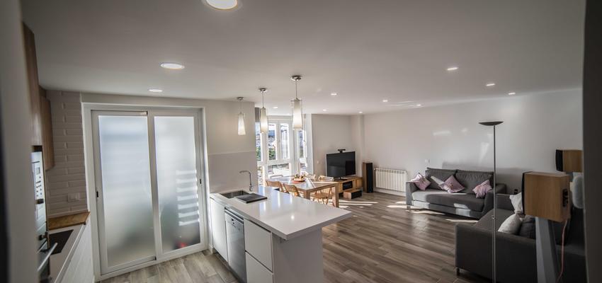 Comedor, Cocina, Salon Estilo moderno Color marron, beige, blanco  diseñado por ViviendaSana | Reformista, constructor | Copyright ViviendaSana