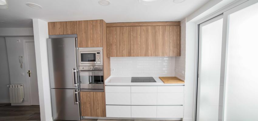 Cocina Estilo moderno Color marron, blanco  diseñado por ViviendaSana | Reformista, constructor | Copyright ViviendaSana