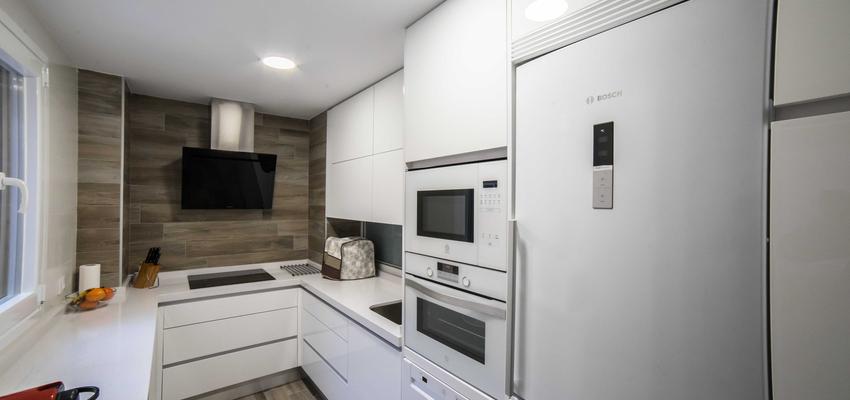 Cocina Estilo moderno Color beige, blanco  diseñado por ViviendaSana | Reformista, constructor | Copyright ViviendaSana