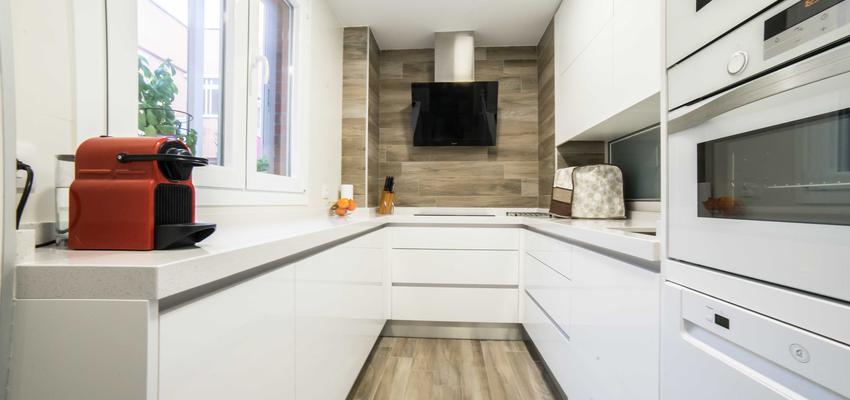 Cocina Estilo moderno Color marron, blanco  diseñado por ViviendaSana | Reformista, constructor | Copyright ViviendaSana