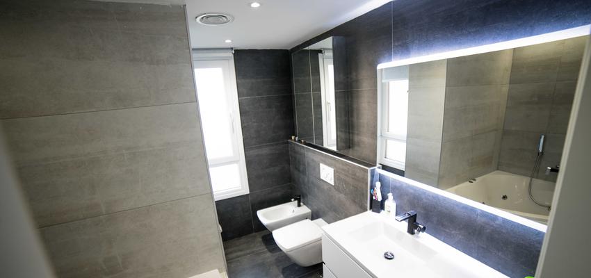 Baño Estilo tradicional Color blanco, gris  diseñado por ViviendaSana | Reformista, constructor | Copyright ViviendaSana