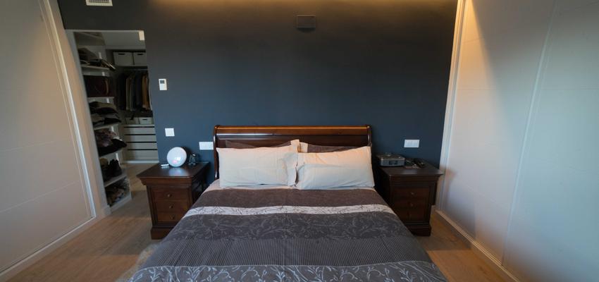 Dormitorio Estilo tradicional Color azul oscuro, beige, plateado  diseñado por ViviendaSana | Reformista, constructor | Copyright ViviendaSana