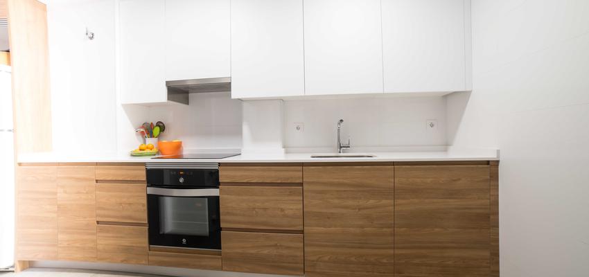 Cocina Estilo moderno Color ocre, blanco, negro  diseñado por ViviendaSana | Reformista, constructor | Copyright ViviendaSana