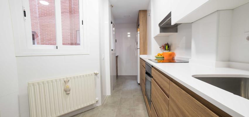 Cocina Estilo moderno Color beige, marron, blanco  diseñado por ViviendaSana | Reformista, constructor | Copyright ViviendaSana