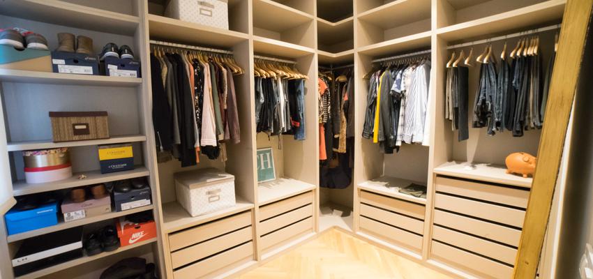 Vestidor Estilo moderno Color marron, beige, blanco  diseñado por ViviendaSana | Reformista, constructor | Copyright ViviendaSana