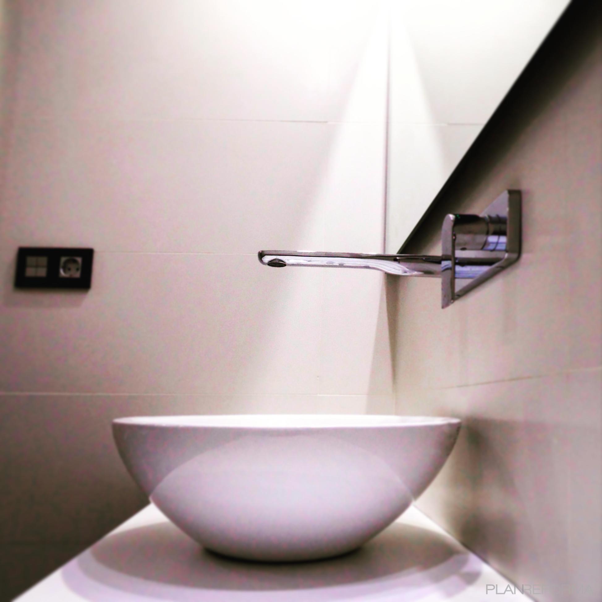Baño style moderno color gris  diseñado por Scala Proyectos | Arquitecto Técnico | Copyright Propietario: Scala-Proyectos