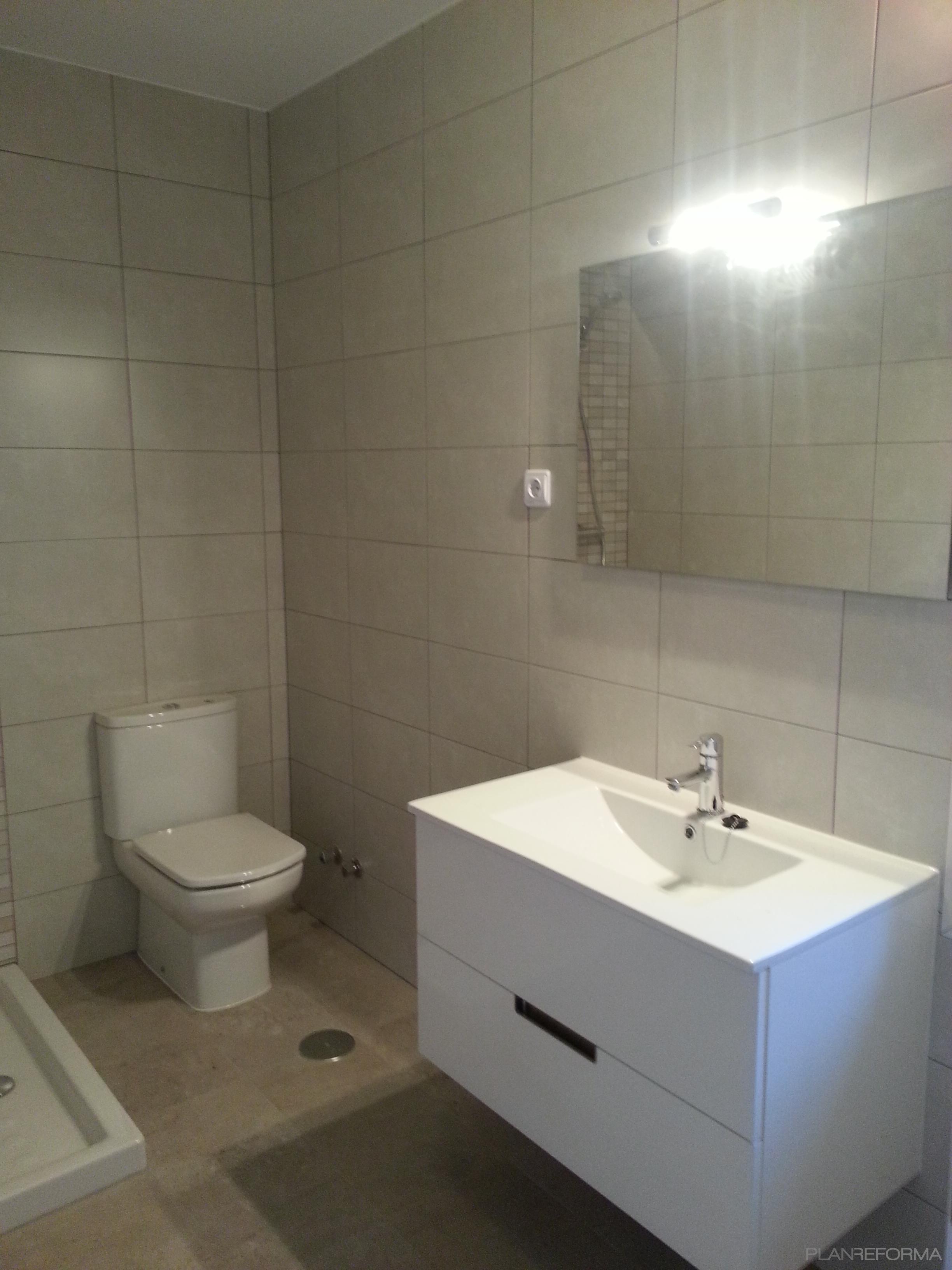 Baño Estilo mediterraneo Color ocre  diseñado por Reformalias | Gremio 