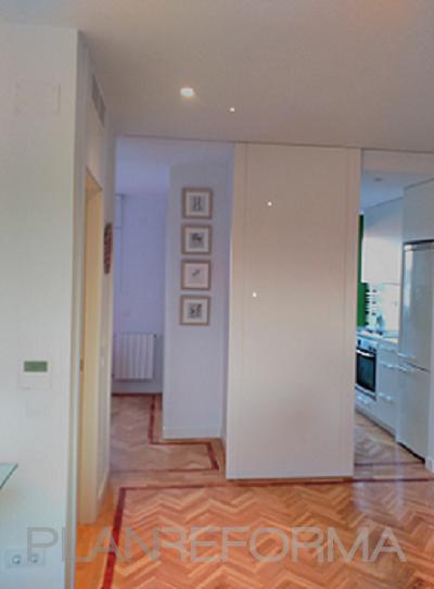 Dormitorio, Cocina, Salon Estilo moderno Color marron, blanco  diseñado por Arquigestiona | Arquitecto Técnico | Copyright Arquigestiona Reformas S.L.