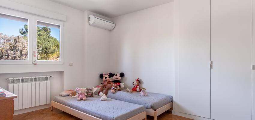 Dormitorio Estilo vintage Color marron, blanco  diseñado por Arquigestiona | Arquitecto Técnico | Copyright Arquigestiona