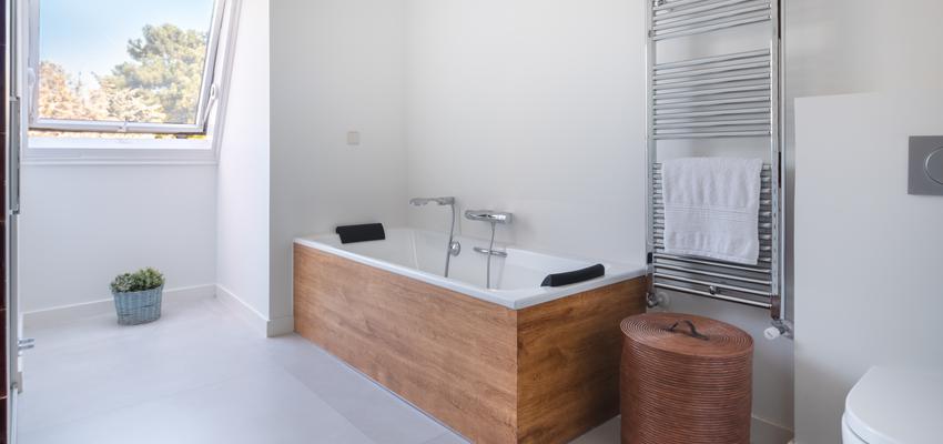 Baño Estilo vintage Color marron, blanco, plateado  diseñado por Arquigestiona | Arquitecto Técnico | Copyright Arquigestiona