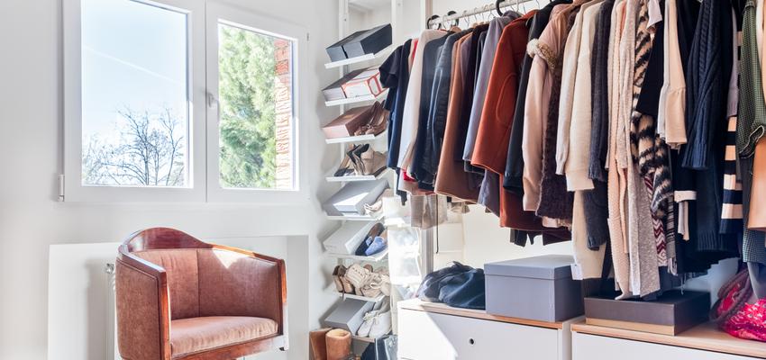 Vestidor Estilo vintage Color marron, blanco  diseñado por Arquigestiona | Arquitecto Técnico | Copyright Arquigestiona