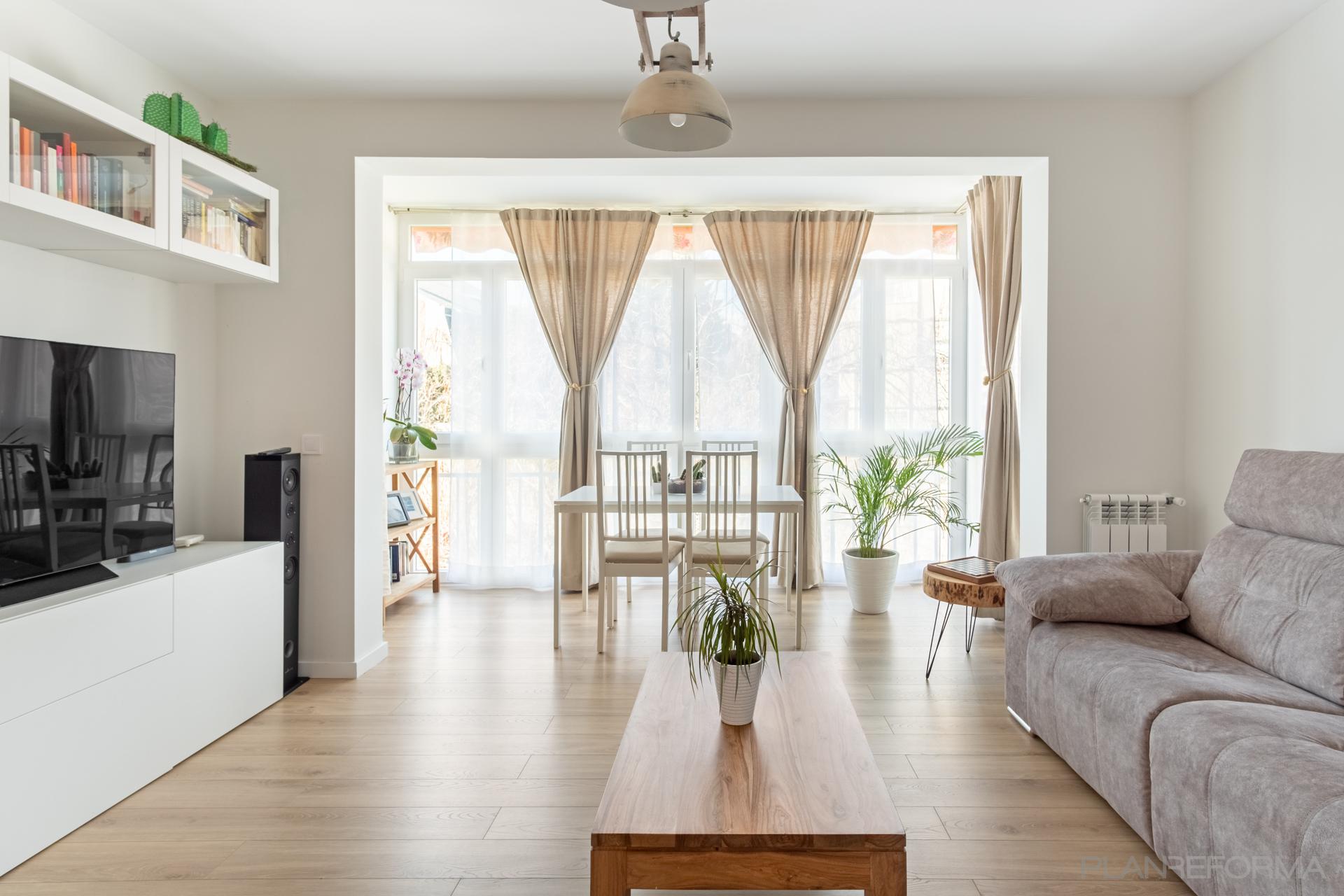 Comedor, Terraza, Salon Estilo mediterraneo Color marron, blanco, gris  diseñado por Arquigestiona | Arquitecto Técnico | Copyright Arquigestiona