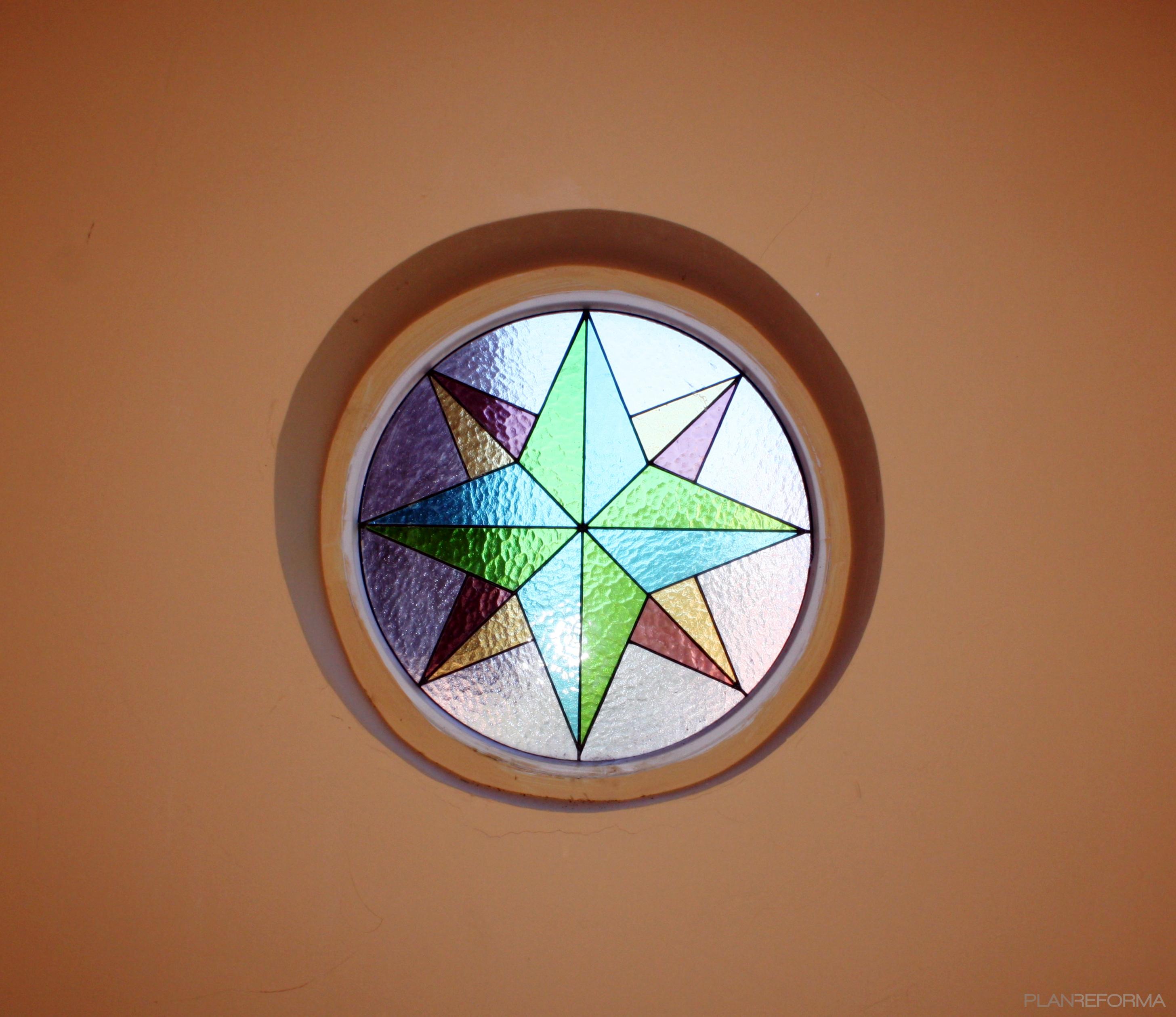 Escalera Estilo rustico Color verde, violeta, marron  diseñado por Arquigestiona | Arquitecto Técnico | Copyright INMOGESTIONA