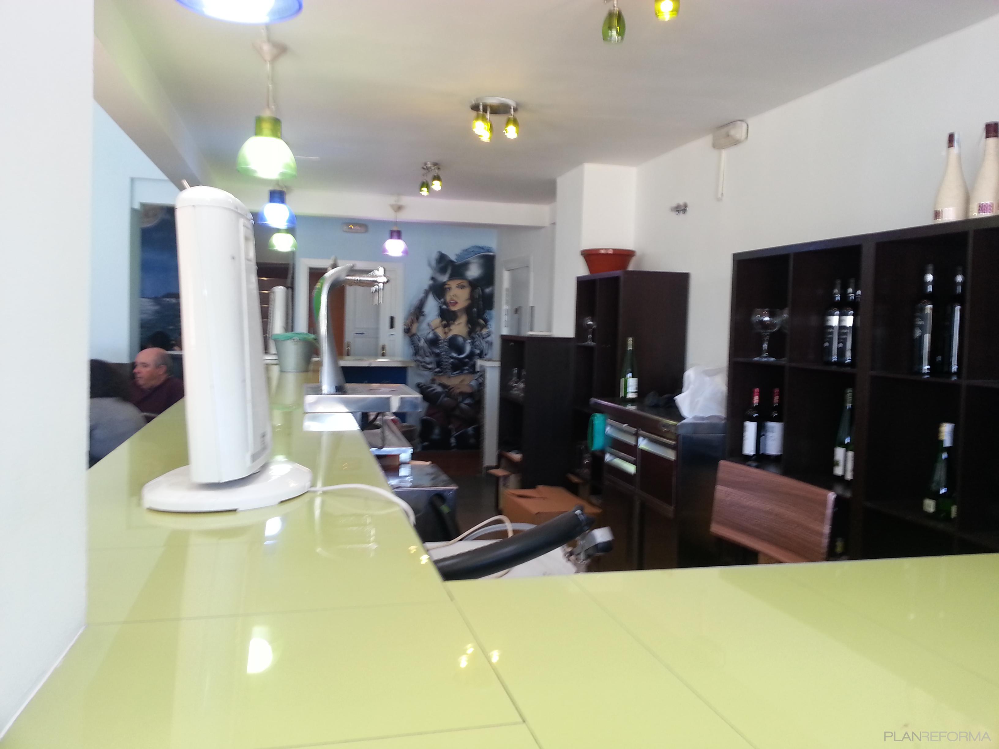 Restaurante Estilo contemporaneo Color verde, marron, negro  diseñado por Arquigestiona | Arquitecto Técnico | Copyright La Perla  Negra