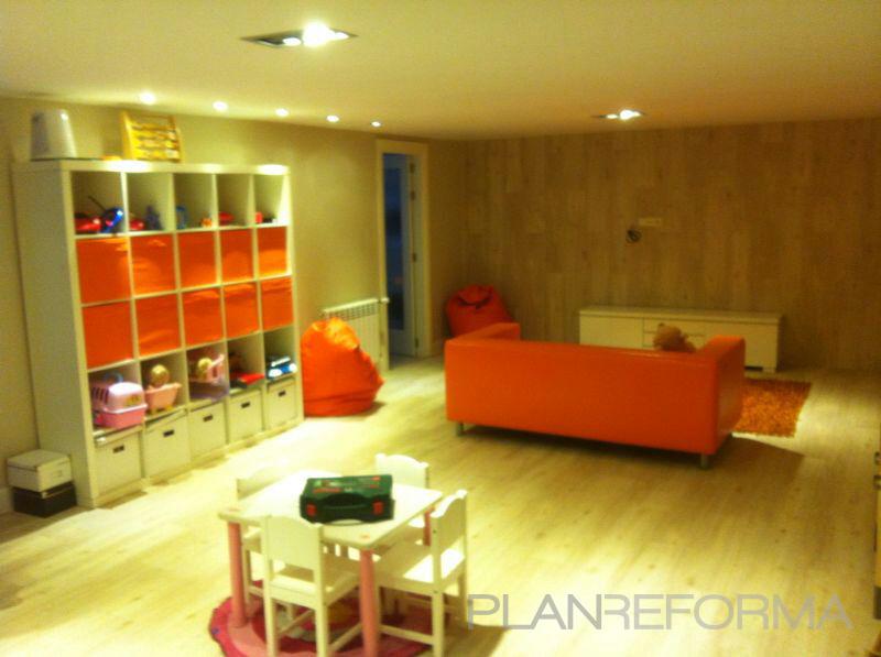 Salon, Niños style moderno color rojo, marron, blanco  diseñado por TOOLMAN | Gremio 