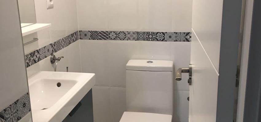 Baño Estilo moderno Color beige, marron, plateado  diseñado por BUKARA | Gremio | Copyright Euromodular SL