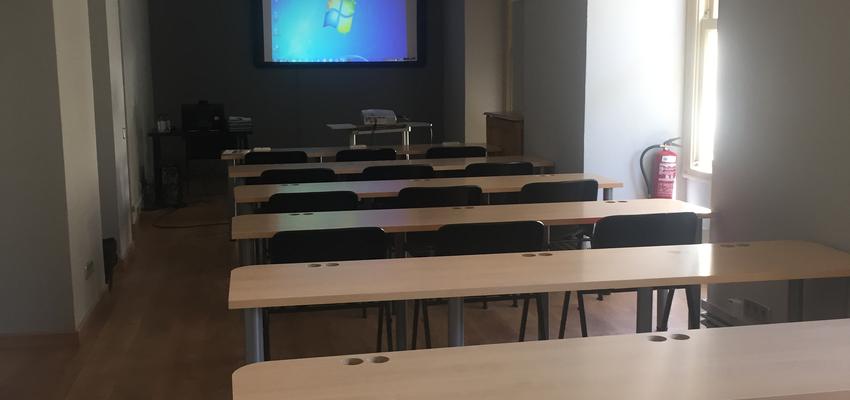 Sala de conferencias Estilo moderno Color ocre, beige, plateado  diseñado por BUKARA | Gremio | Copyright Euromodular SL