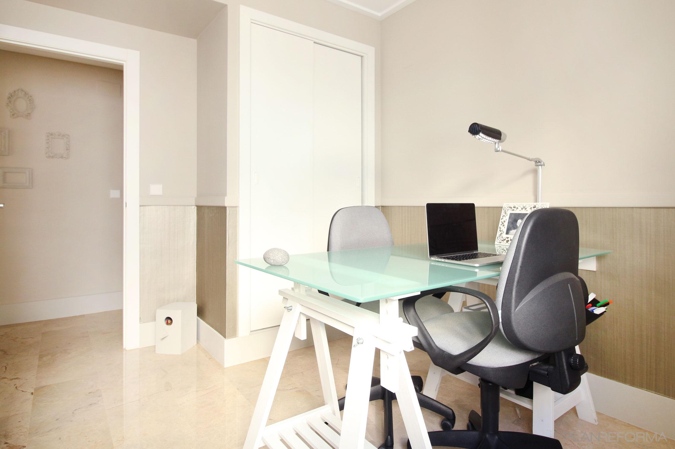 Oficina Estilo moderno Color beige  diseñado por acertus | Arquitecto Técnico | Copyright si