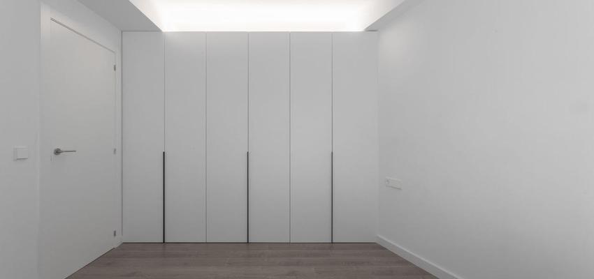 Dormitorio Estilo moderno Color beige, blanco, negro  diseñado por acertus | Arquitecto Técnico | Copyright si acertus