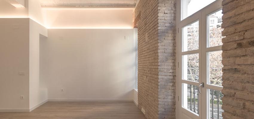 Balcon, Salon Estilo moderno Color marron, beige, blanco  diseñado por acertus | Arquitecto Técnico | Copyright acertus