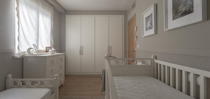 Dormitorio Estilo moderno Color beige, blanco, gris  diseñado por acertus | Arquitecto Técnico | Copyright acertus