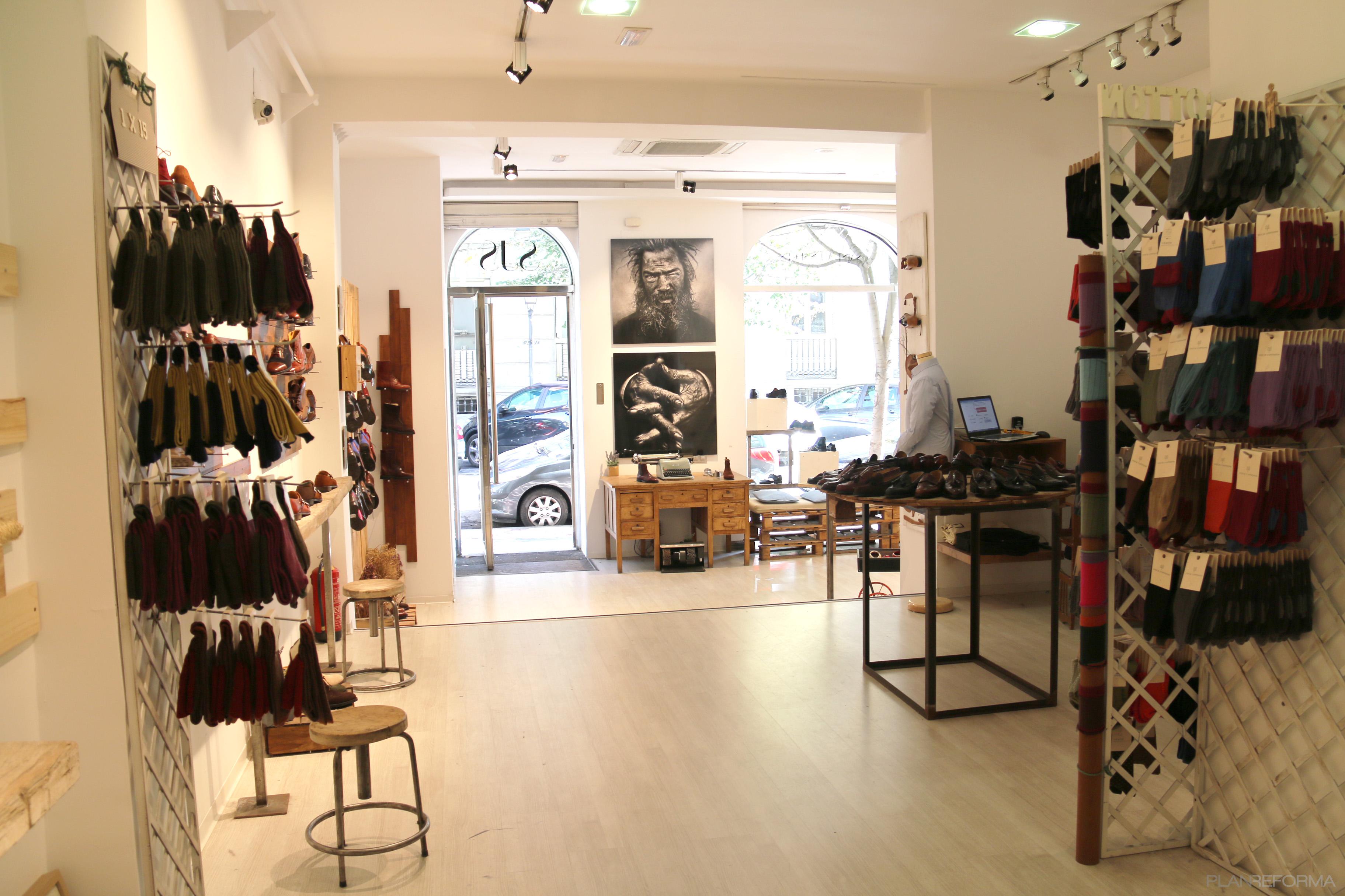 Recibidor, Pasillo, Oficina style contemporaneo color marron, beige, blanco, negro  diseñado por Rafael Laredo | Arquitecto 