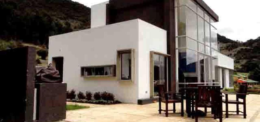 Exterior style contemporaneo color blanco  diseñado por Hugo Castro | Arquitecto 