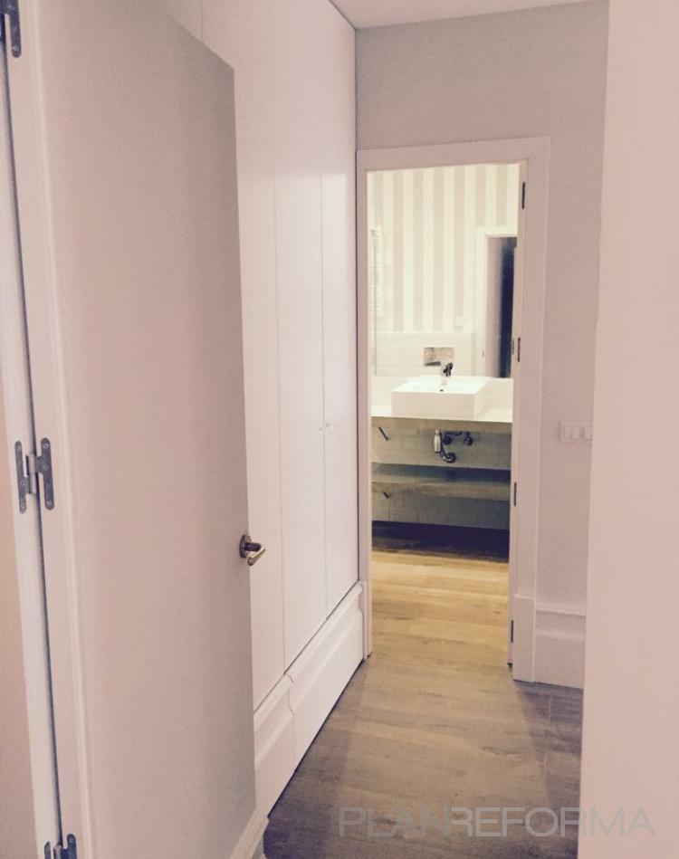 Baño style moderno color marron, blanco  diseñado por TeHagoTuObra.com | Gremio 