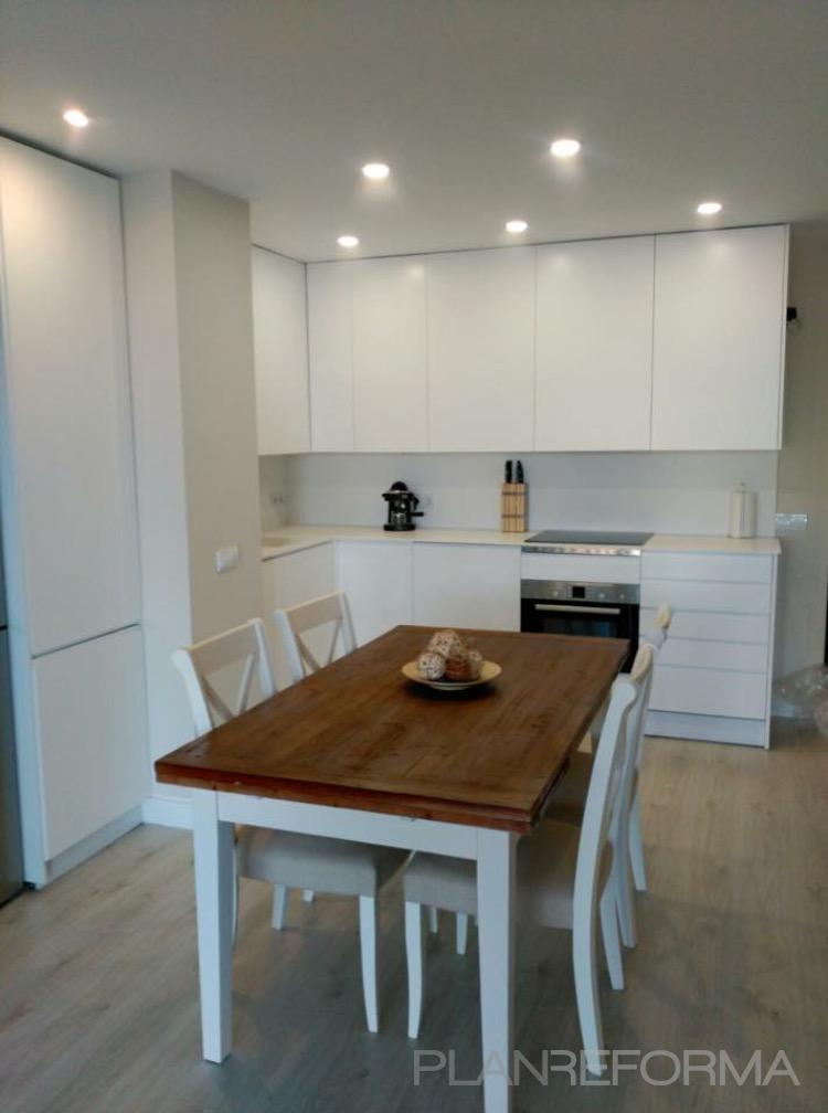 Cocina style tradicional color marron, beige, blanco  diseñado por TeHagoTuObra.com | Gremio 
