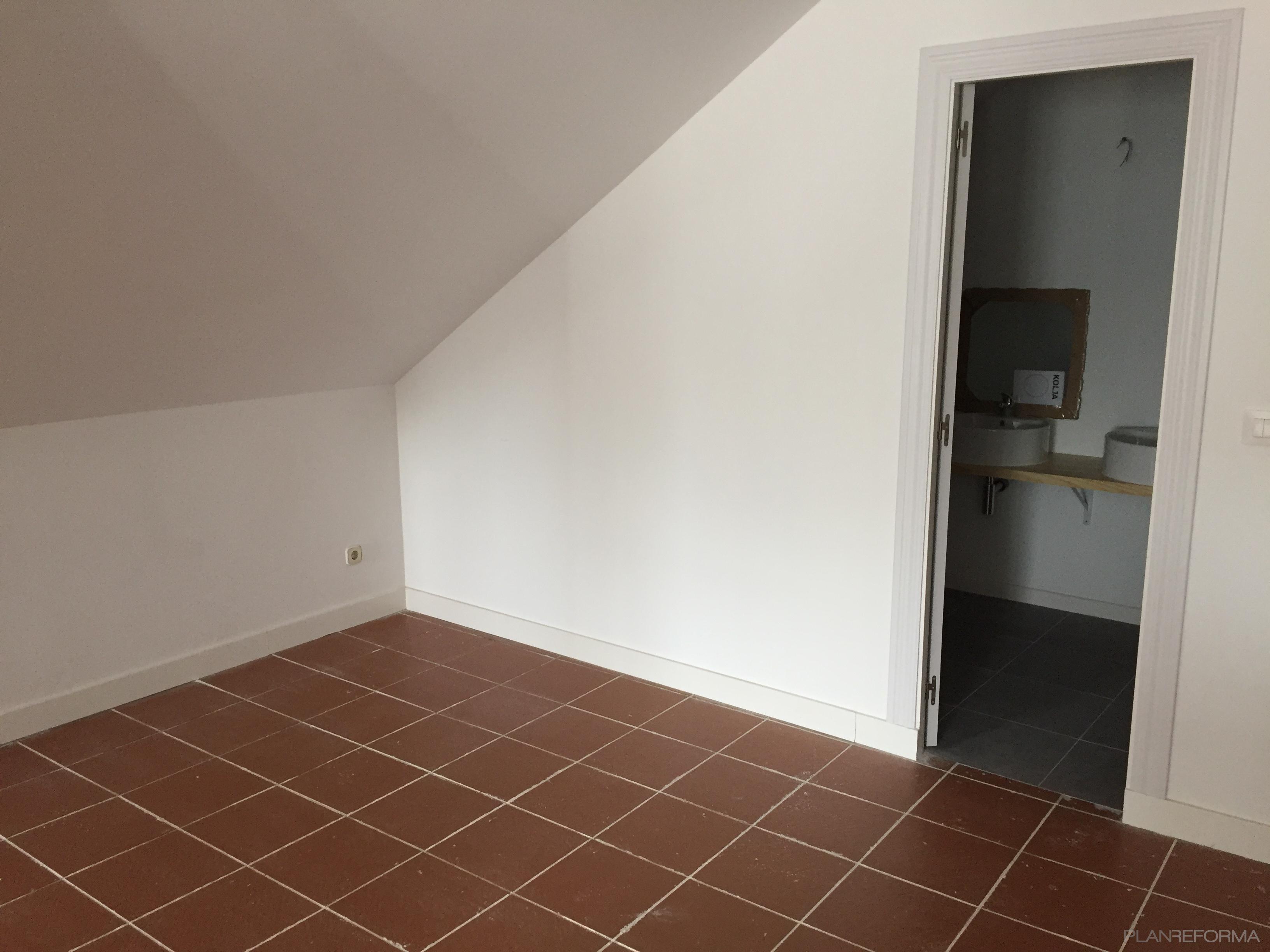 Estudio, Sala de la TV, Sala de musica style tradicional color marron, blanco, gris  diseñado por TeHagoTuObra.com | Gremio 