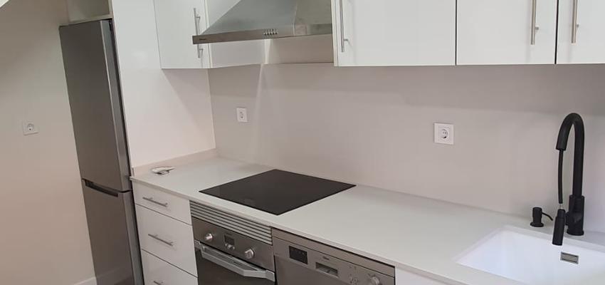 Cocina Estilo moderno Color blanco, gris, negro  diseñado por ROTHEMBER CONSTRUCCIONES | Gremio 