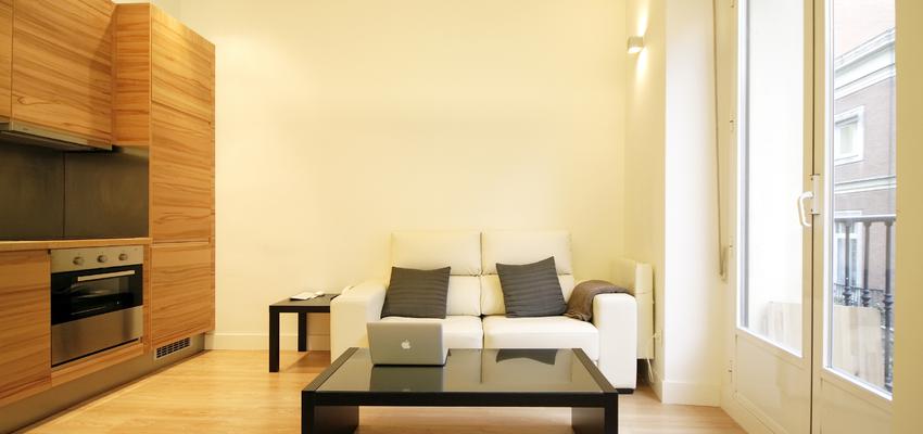 Salon style moderno color marron, blanco  diseñado por Aurora Gómez- Renova Design Arquitectura | Arquitecto 