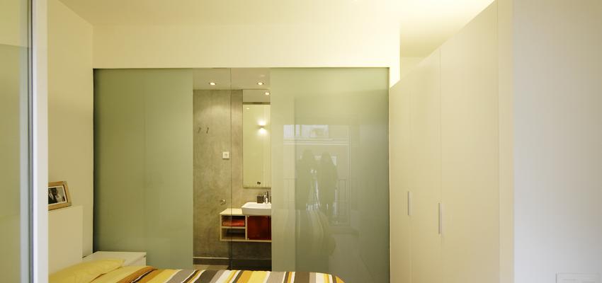 Dormitorio style moderno color beige, blanco  diseñado por Aurora Gómez- Renova Design Arquitectura | Arquitecto 