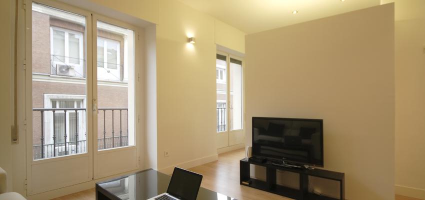 Salon style moderno color marron, blanco  diseñado por Aurora Gómez- Renova Design Arquitectura | Arquitecto 