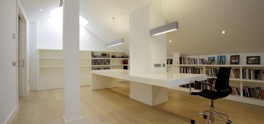 Estudio, Loft style moderno color blanco  diseñado por Aurora Gómez- Renova Design Arquitectura | Arquitecto 