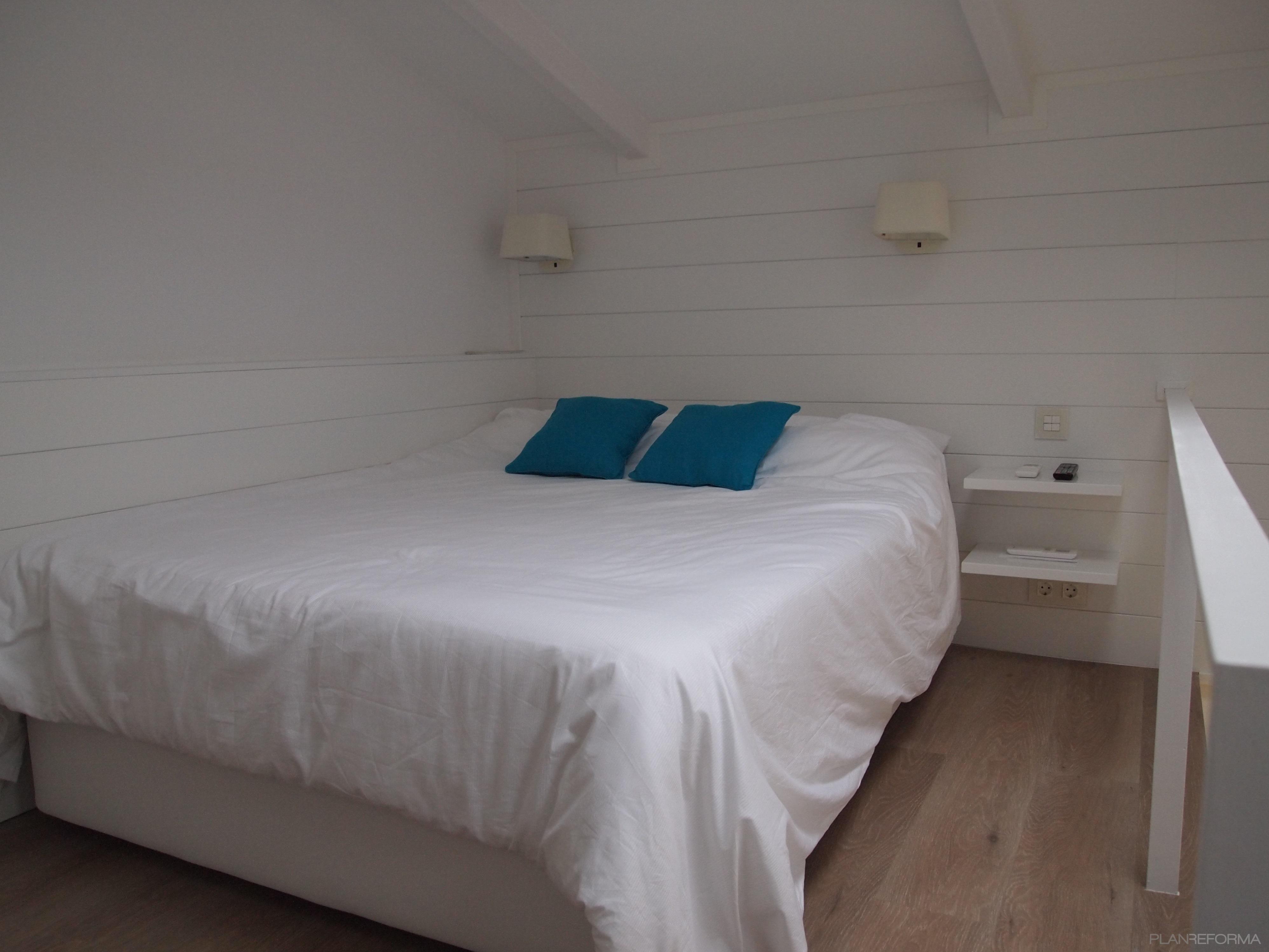 Dormitorio style contemporaneo color azul, marron, blanco  diseñado por reformmia | Arquitecto 