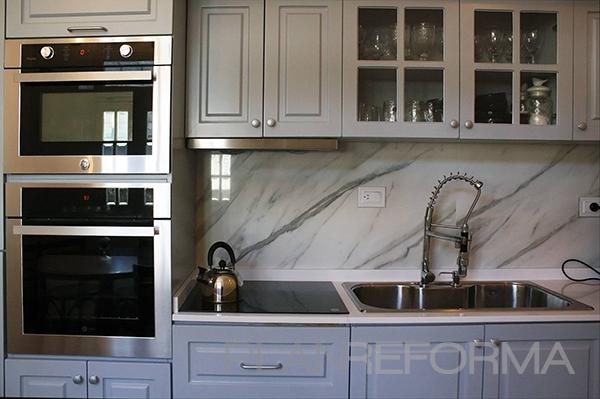 Cocina Estilo clasico Color azul cielo, blanco, gris