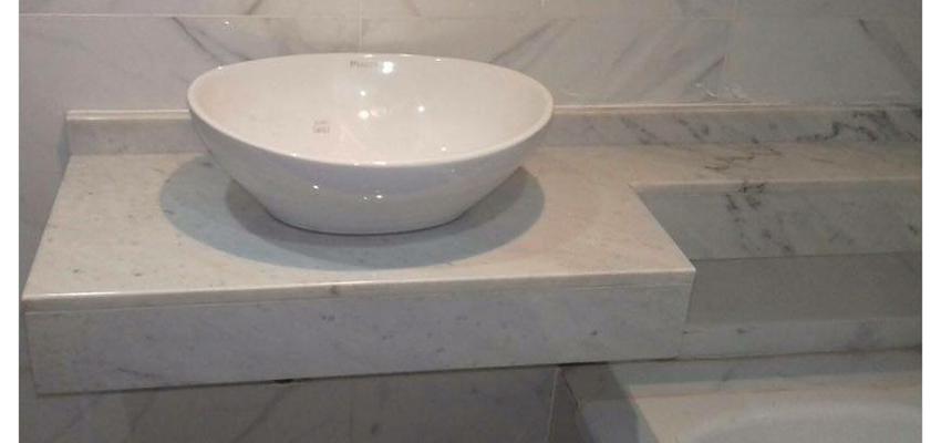 Baño Estilo moderno Color blanco, gris, gris  diseñado por Atlantico Arqs | Arquitecto | Copyright www.atlanticoarqs.com